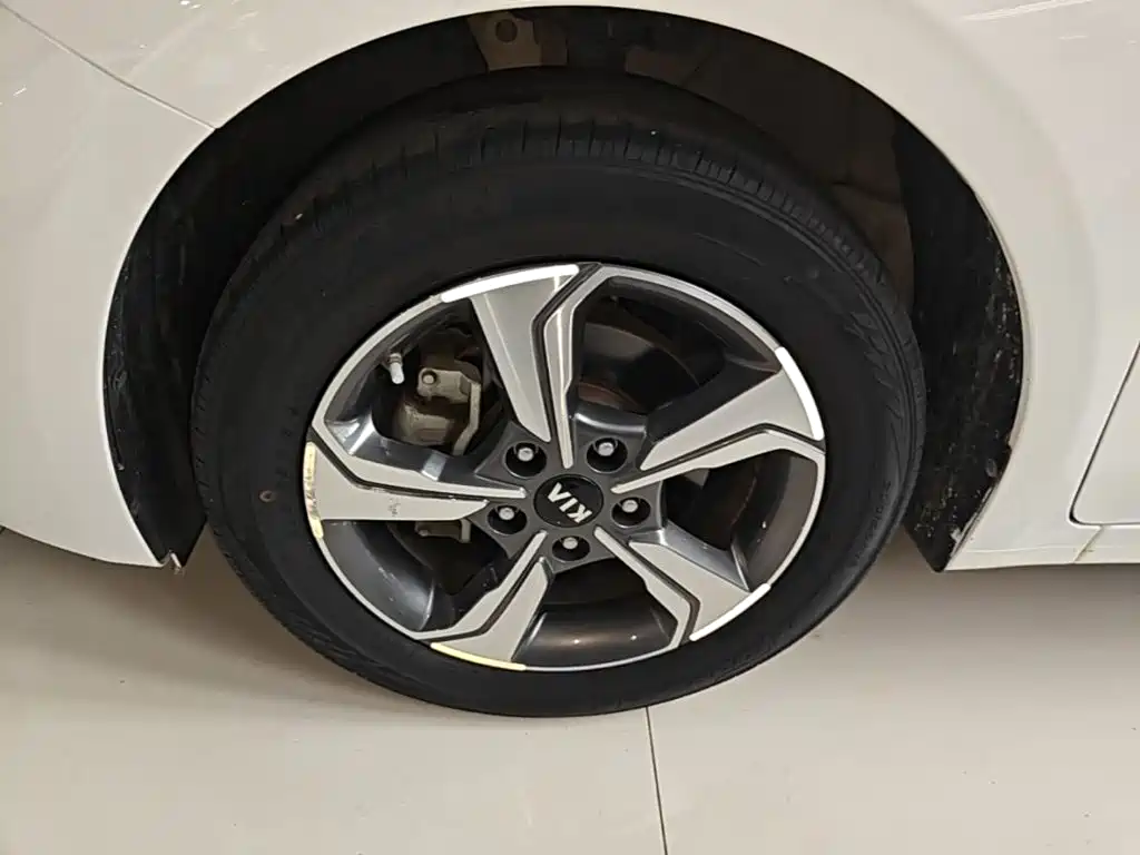 Фото 23 - Kia K3