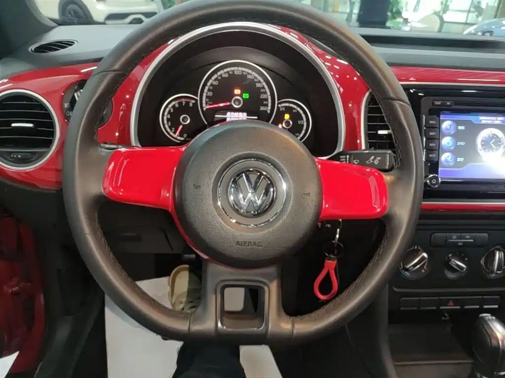 Volkswagen Beetle 2015 180TSI фото 11