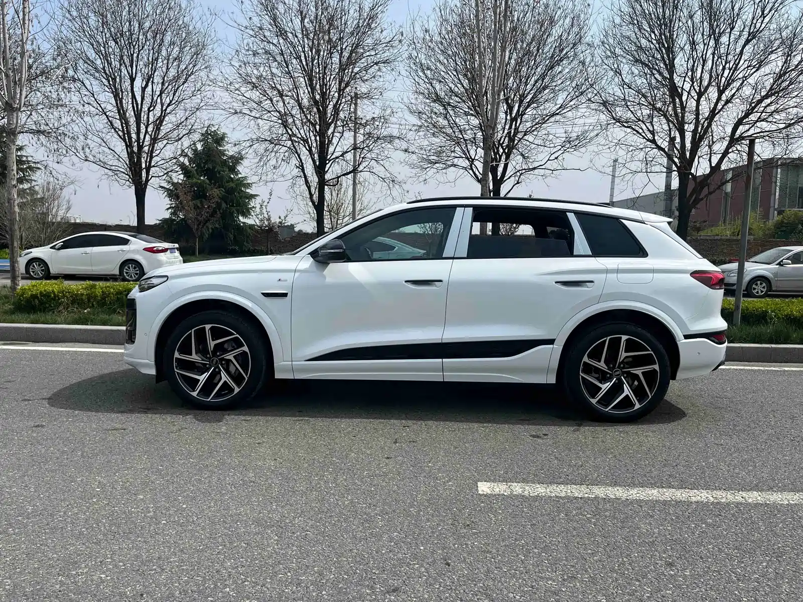 Фото 16 - Audi Q6L e-tron