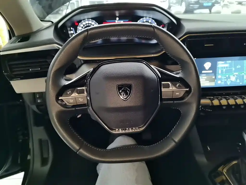 PEUGEOT 408