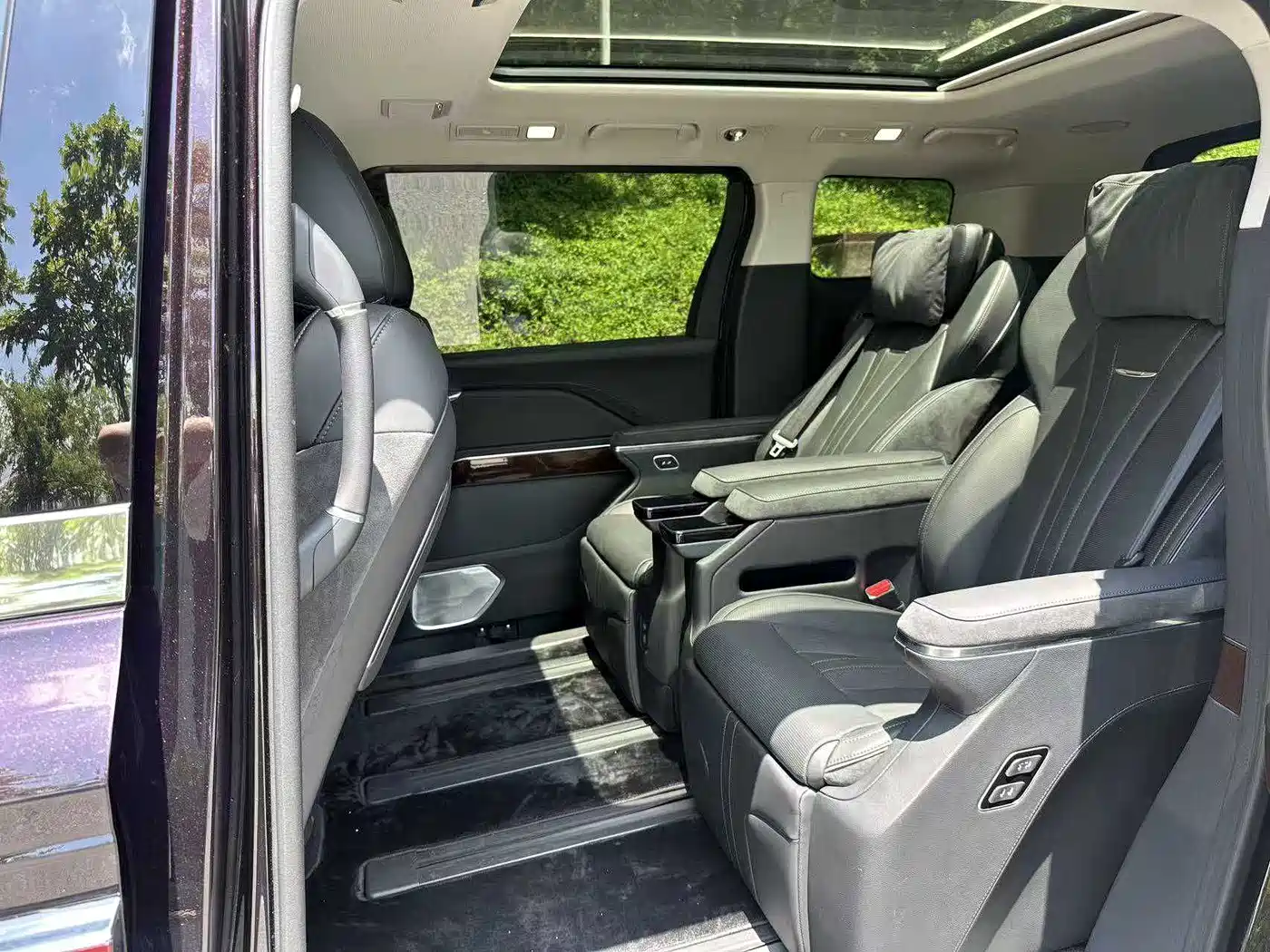Hongqi HQ9 2024 Model 2.0T Luxury Edition фото 18