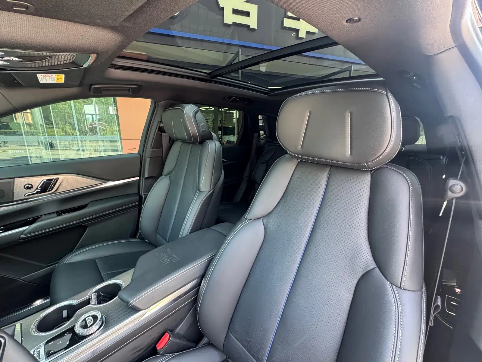 Фото 10 - Cadillac XT5