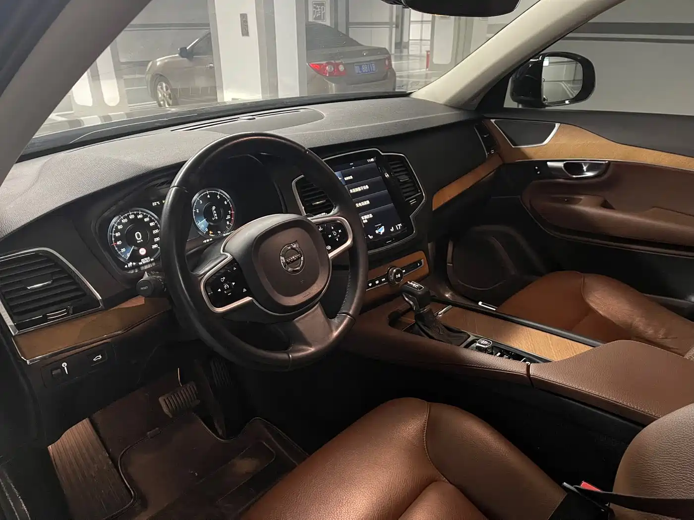 Фото 9 - Volvo XC90
