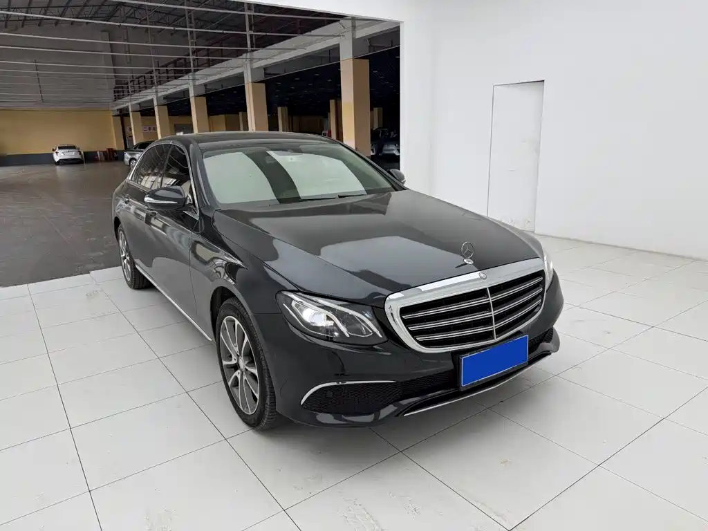 Photo 3 - Mercedes-Benz E-Class