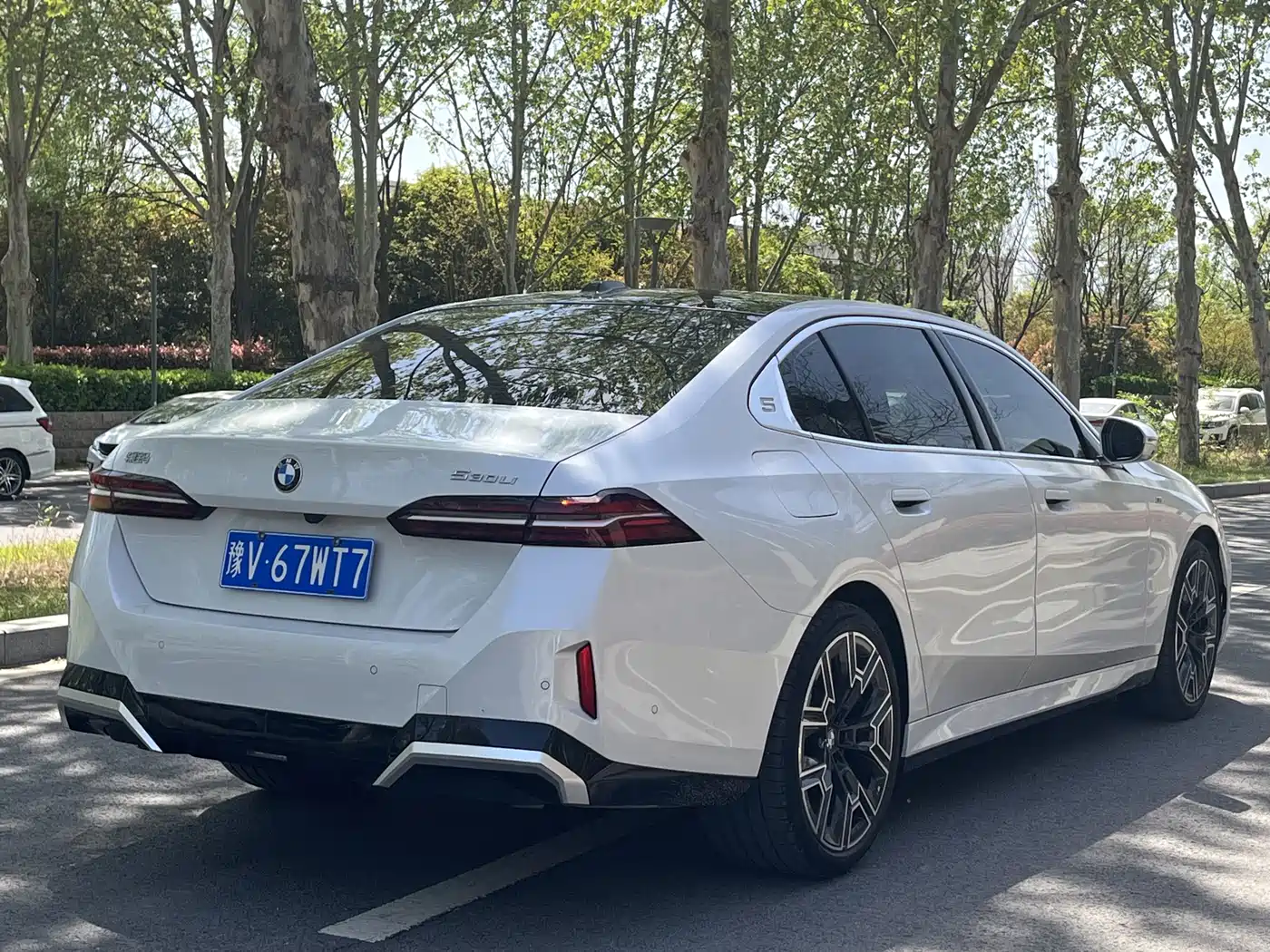 BMW 5 Series 2024 530Li Premium Luxury Package фото 9