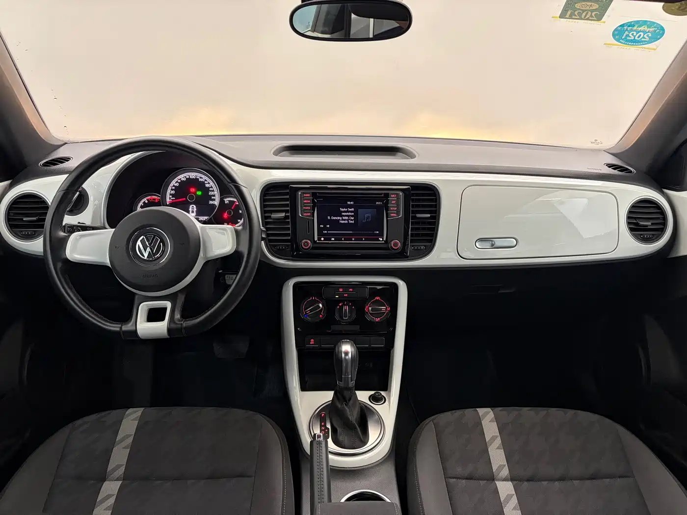 Volkswagen Beetle 2019 2018 180TSI Easy Joy Edition
