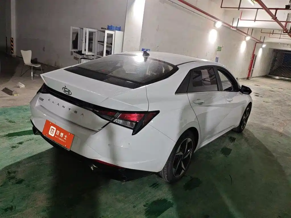Hyundai Elantra 2022 1.5L CVT GLX Elite Edition фото 4