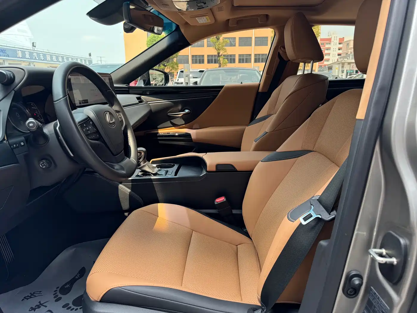 Lexus ES 2022 200 Excellence Edition фото 4