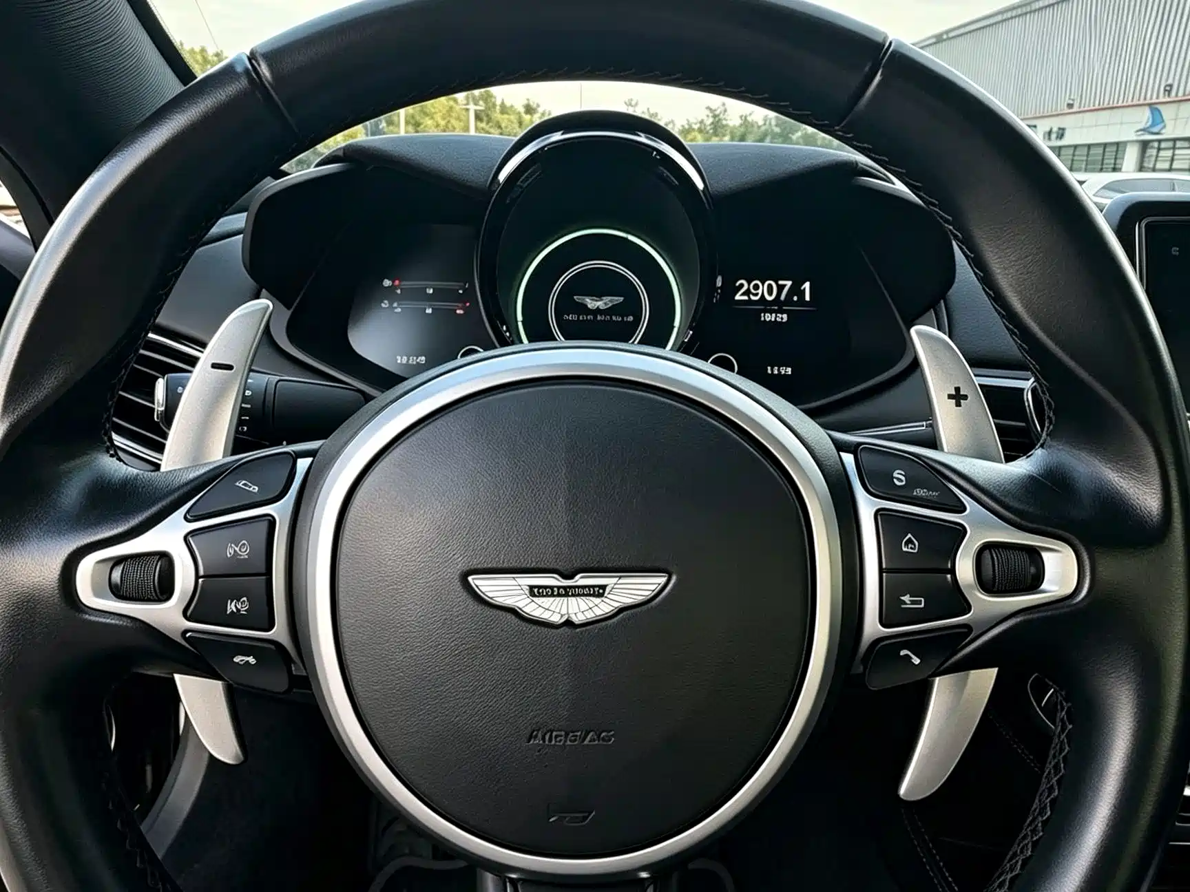 Фото 8 - Aston Martin Vantage