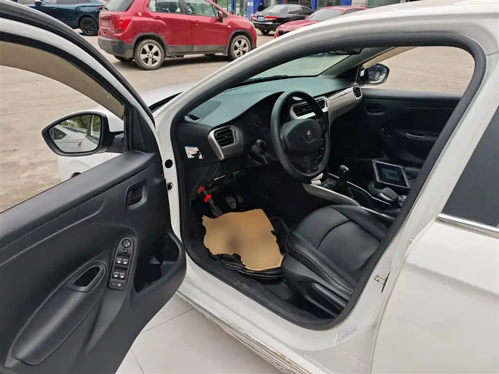 Peugeot 301 2018 1.6L Manual Comfort Edition фото 16
