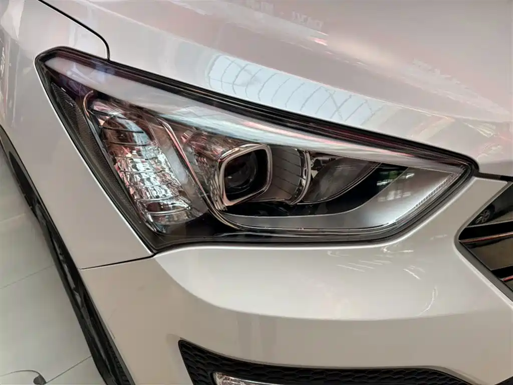 Hyundai Santa Fe 2015 2.0T Automatic 4WD Smart 7-seater фото 4