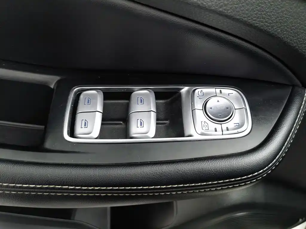 Фото 9 - Roewe RX8