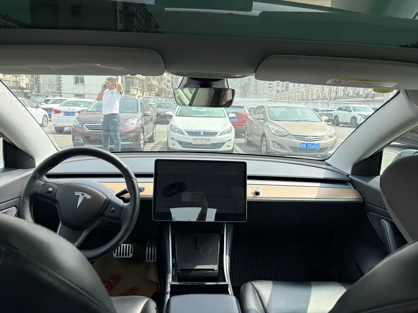TESLA MODEL 3