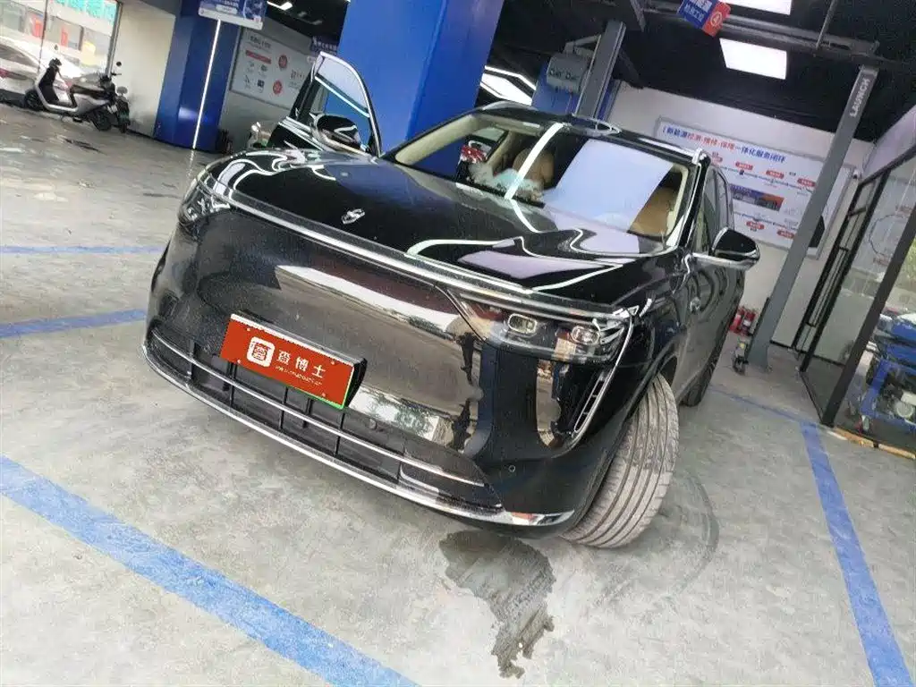 AITO Wenjie AITO M8 2025 Extended Range Ultra 53.4kWh 6-Seater фото 2