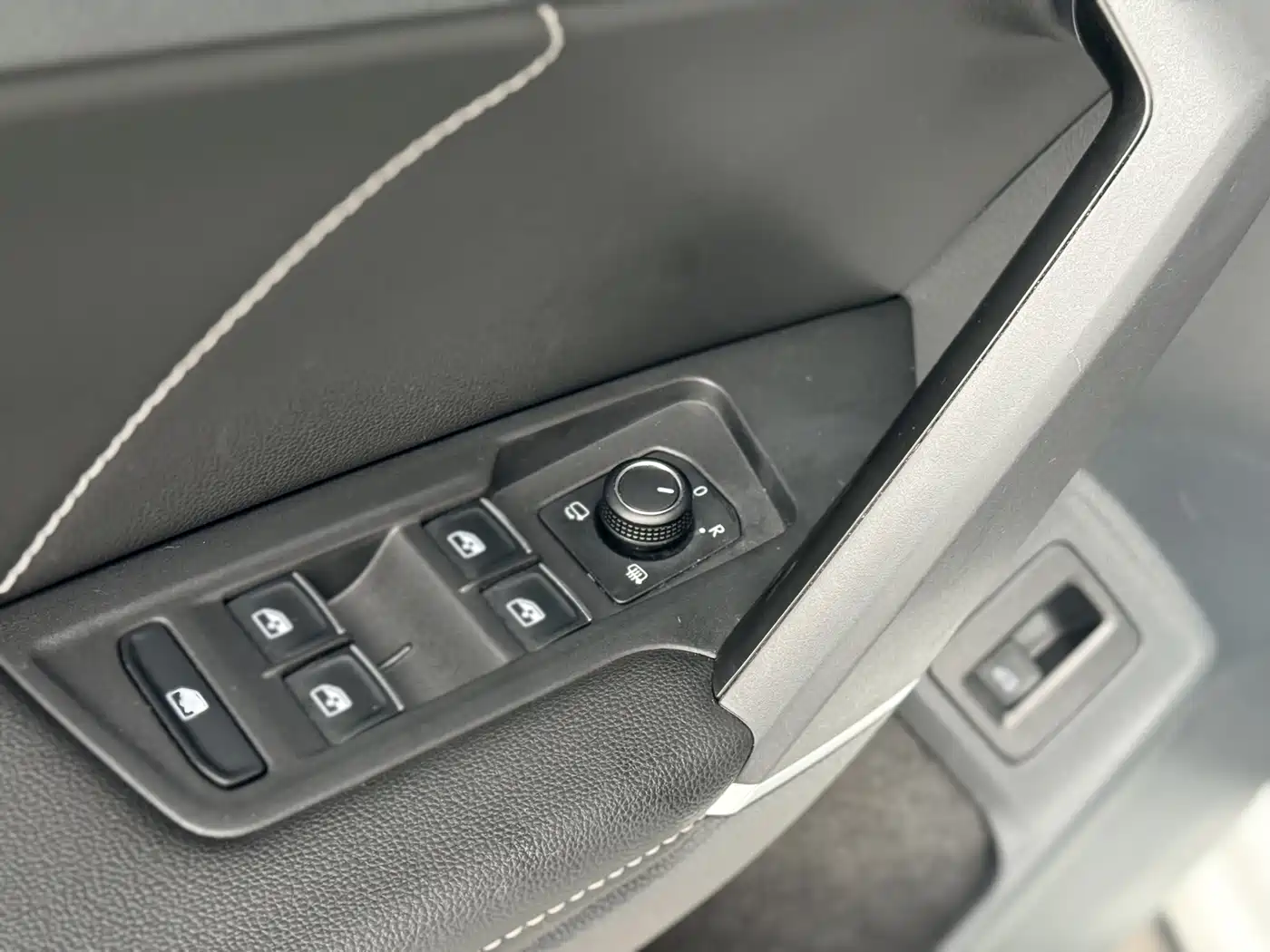 Volkswagen Tayron 2022 380TSI 4WD R-Line Smart Connect Edition фото 21