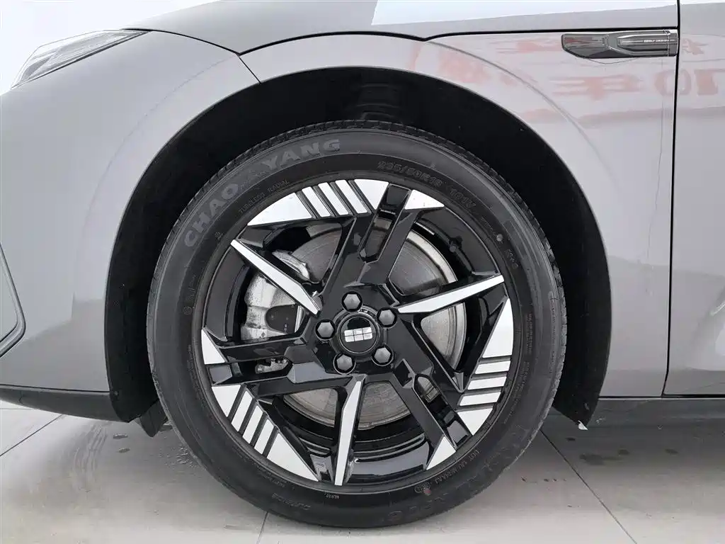 GEELY GALAXY GALAXY E8