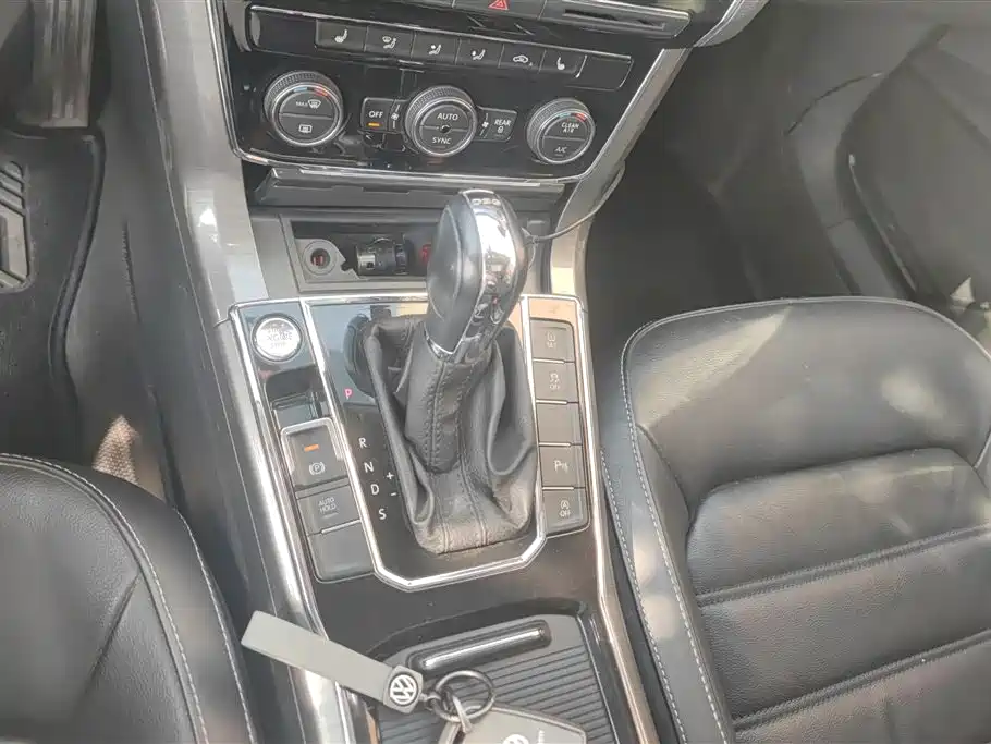 Volkswagen Passat 2017 330TSI DSG Prestige фото 16