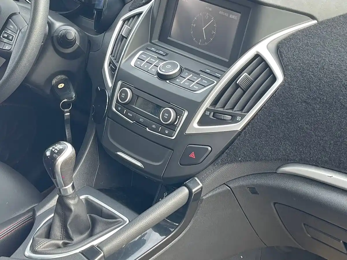 Dongfeng Aeolus Dongfeng Fengshen AX7 2016 2016 2.0L Manual Smart Joy