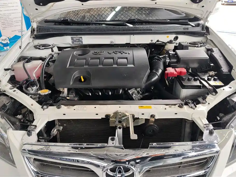 Toyota Corolla 2013 1.6L Manual Luxury Edition фото 10