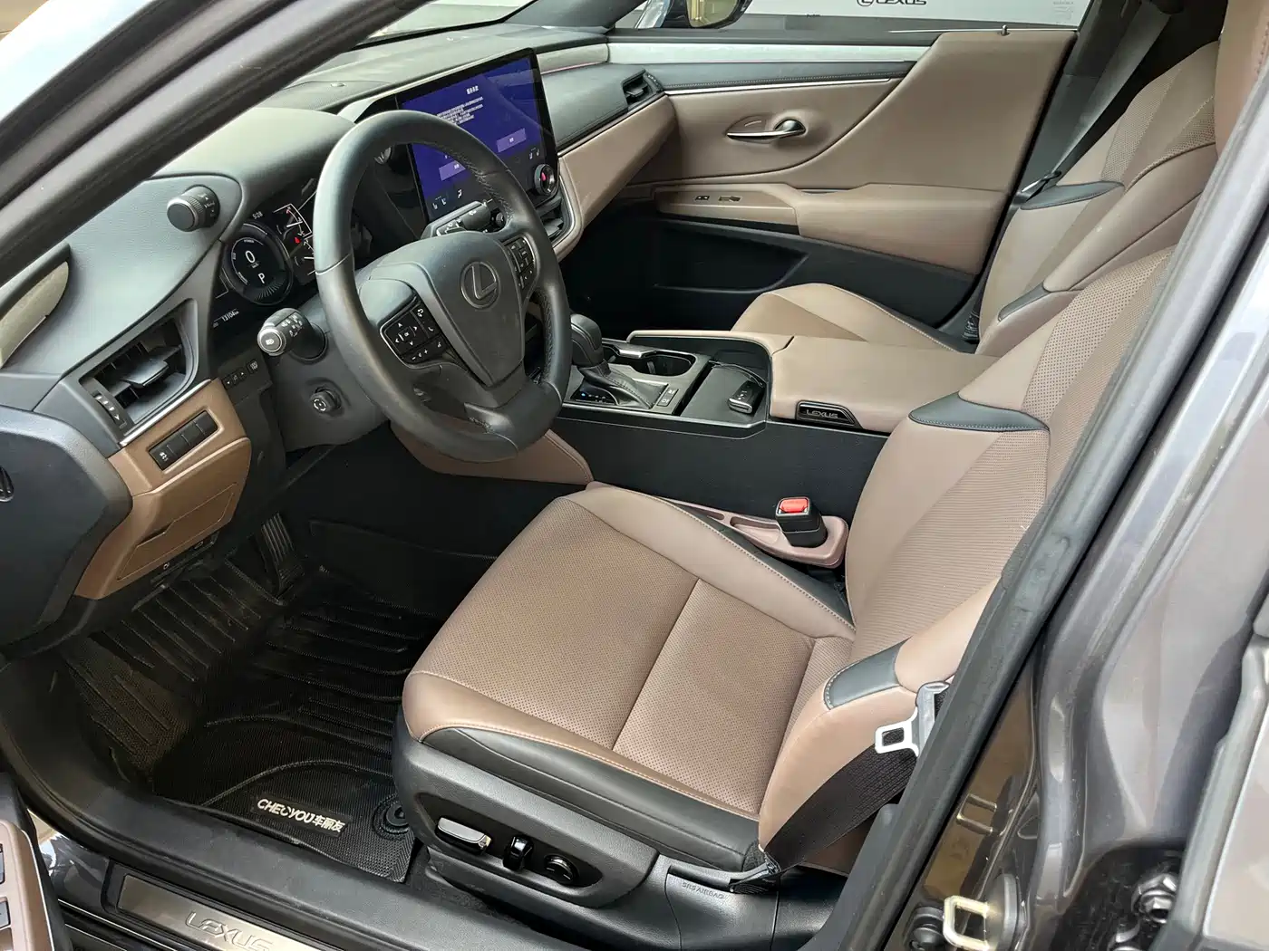 Фото 9 - Lexus ES