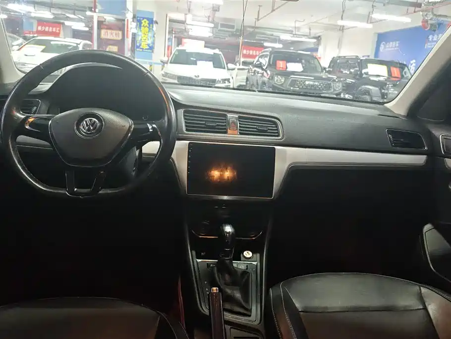Volkswagen Lavida Tour 2015 1.6L Automatic Comfort Edition фото 12