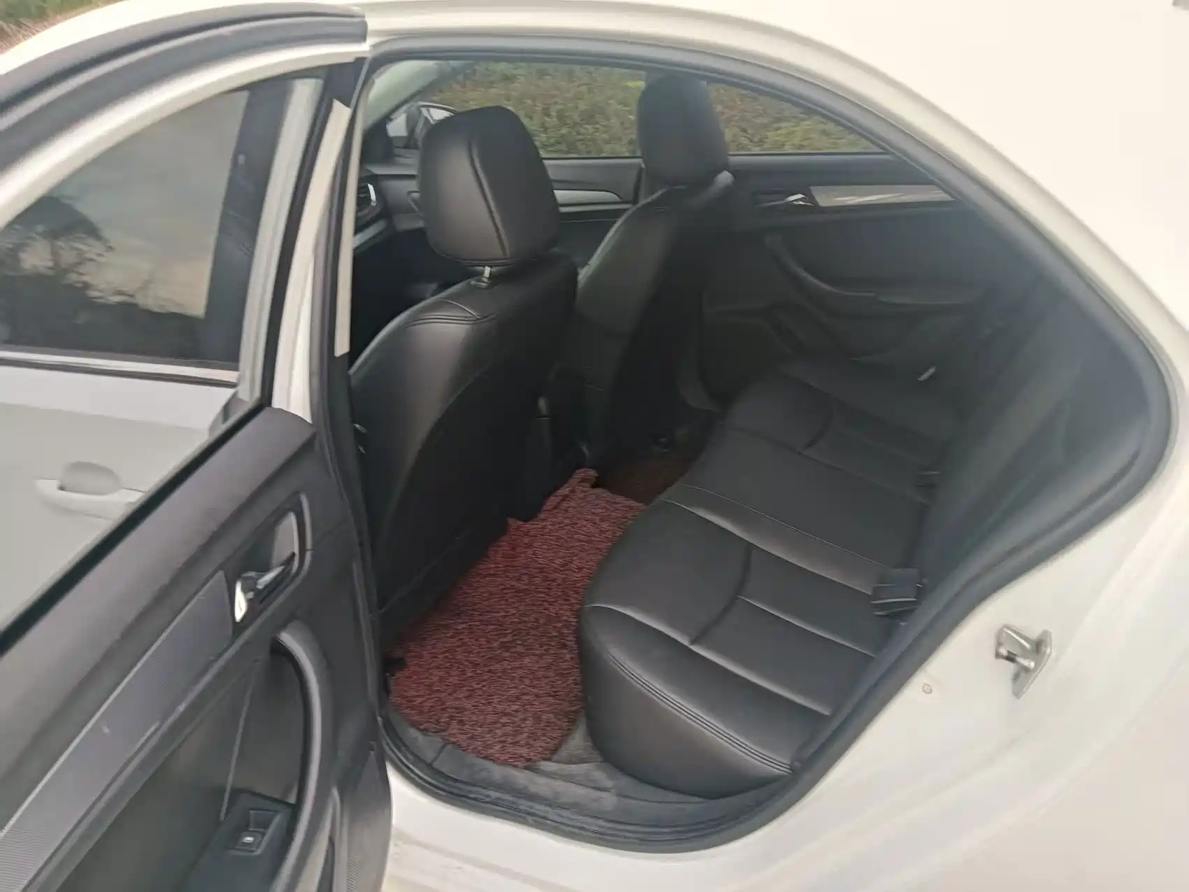 Фото 8 - Roewe 360