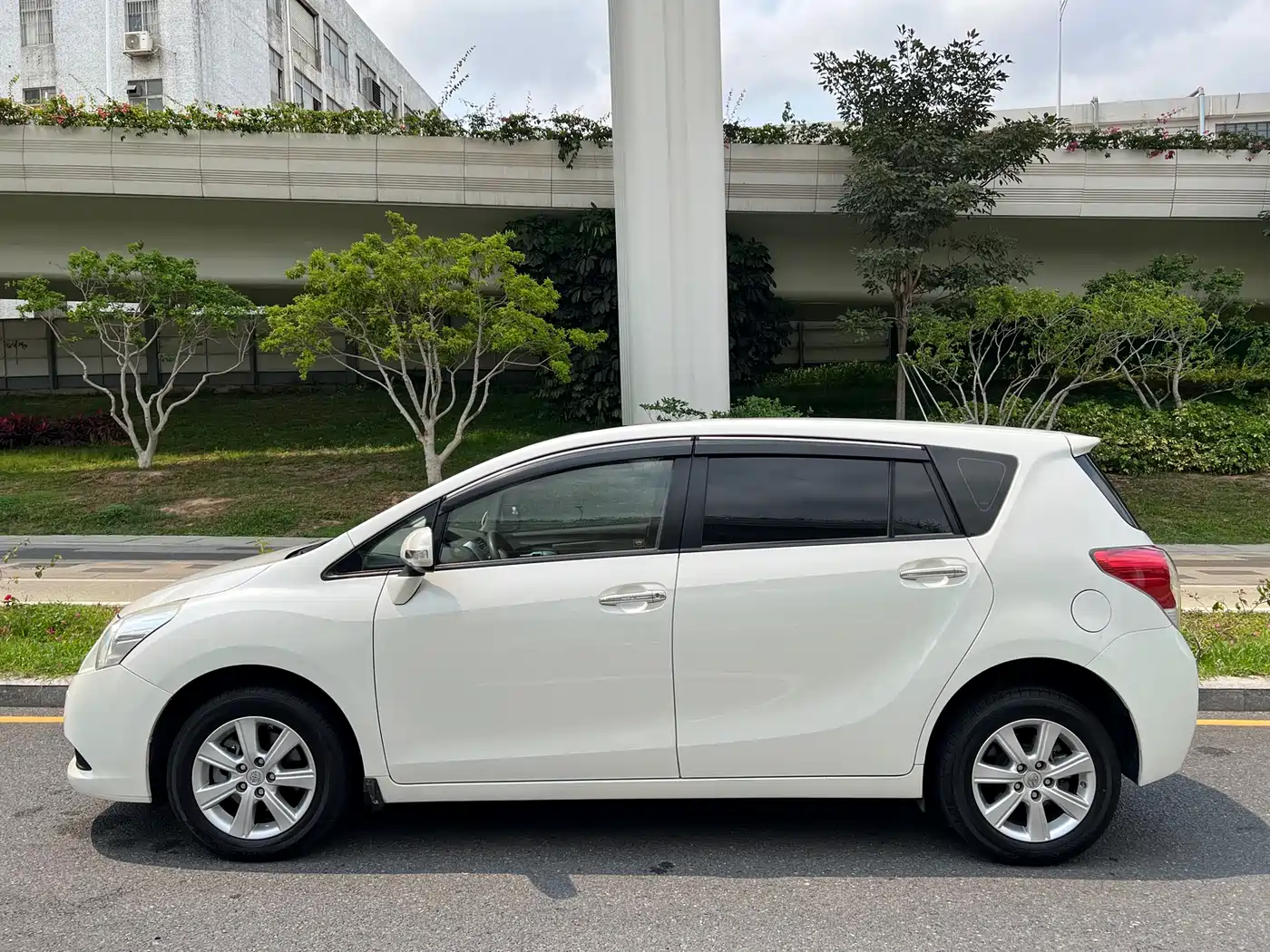 Toyota E'Z 2014 Xingyao 180E CVT Elite фото 7