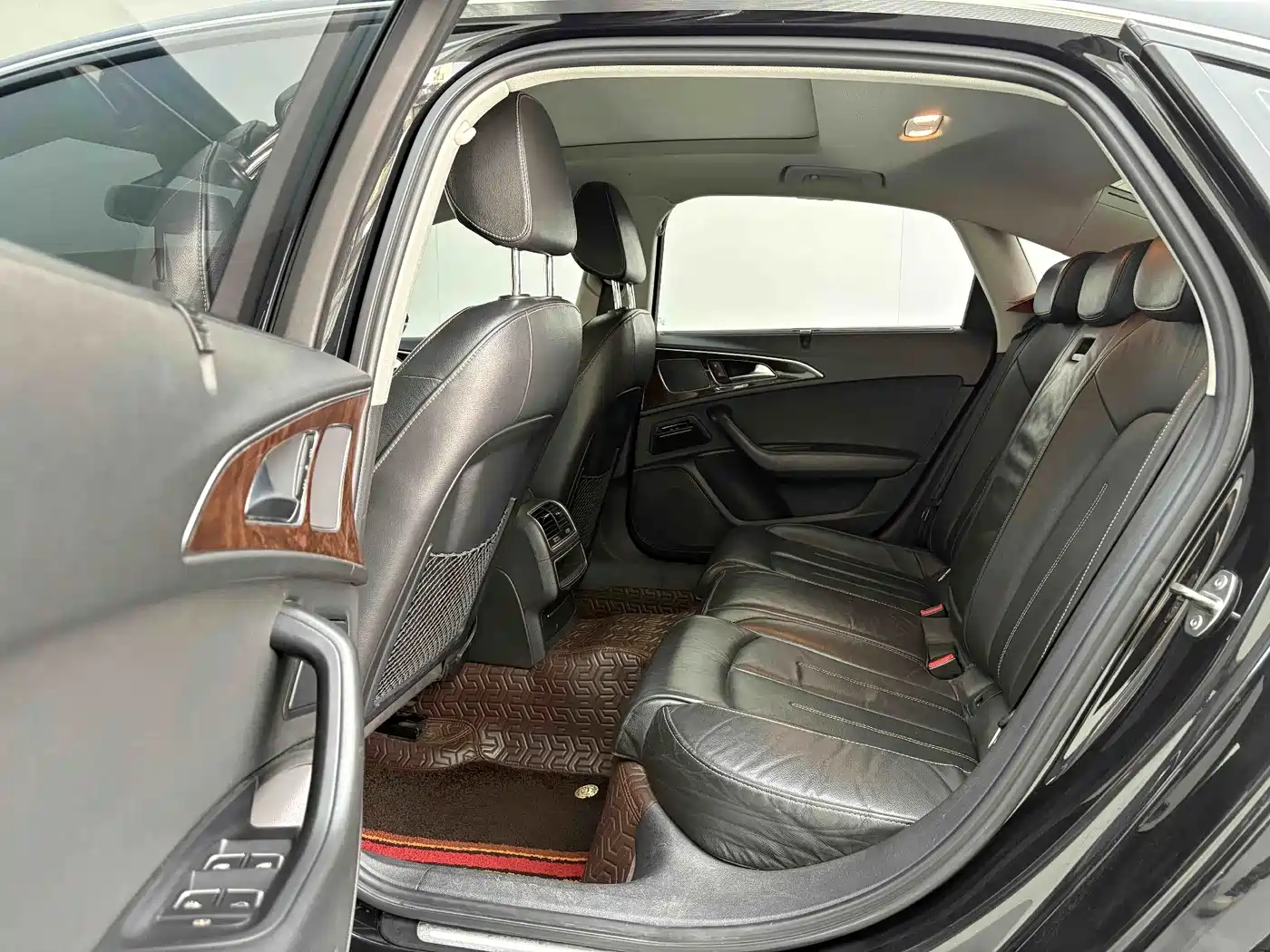 Фото 9 - Audi A6L