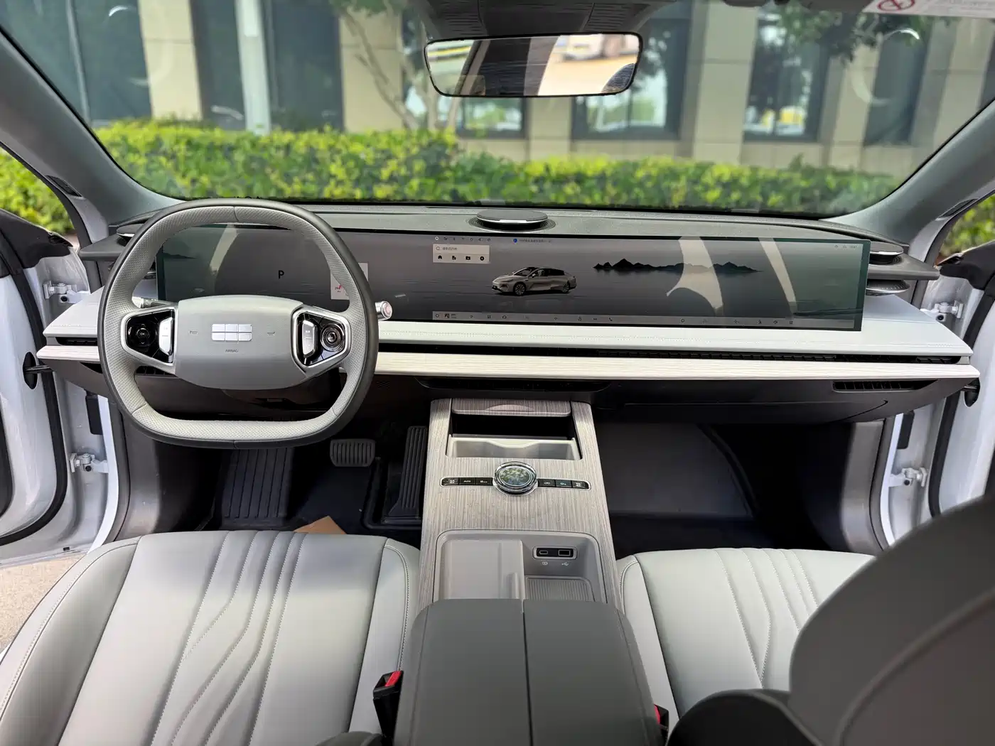 Geely Galaxy Galaxy E8 2024 Model 550km RWD Soaring Dragon Edition фото 4
