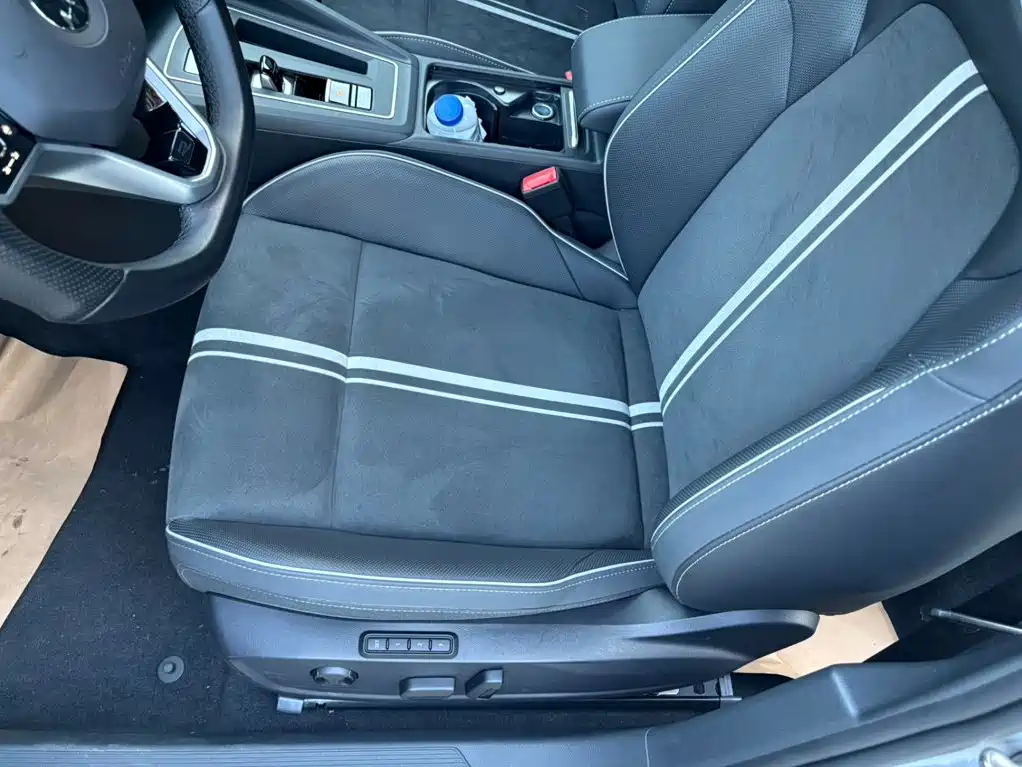 Фото 10 - Volkswagen Golf