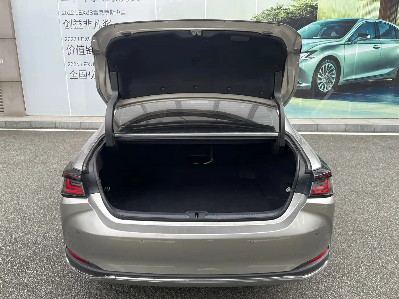 Lexus ES 2026 2025 200 Ultimate Edition