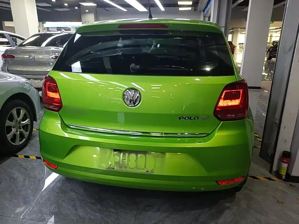 Volkswagen Polo 2014 1.6L Automatic Luxury Edition фото 6