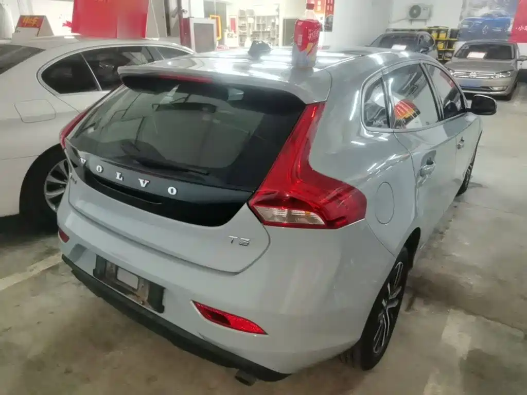 Фото 7 - Volvo V40