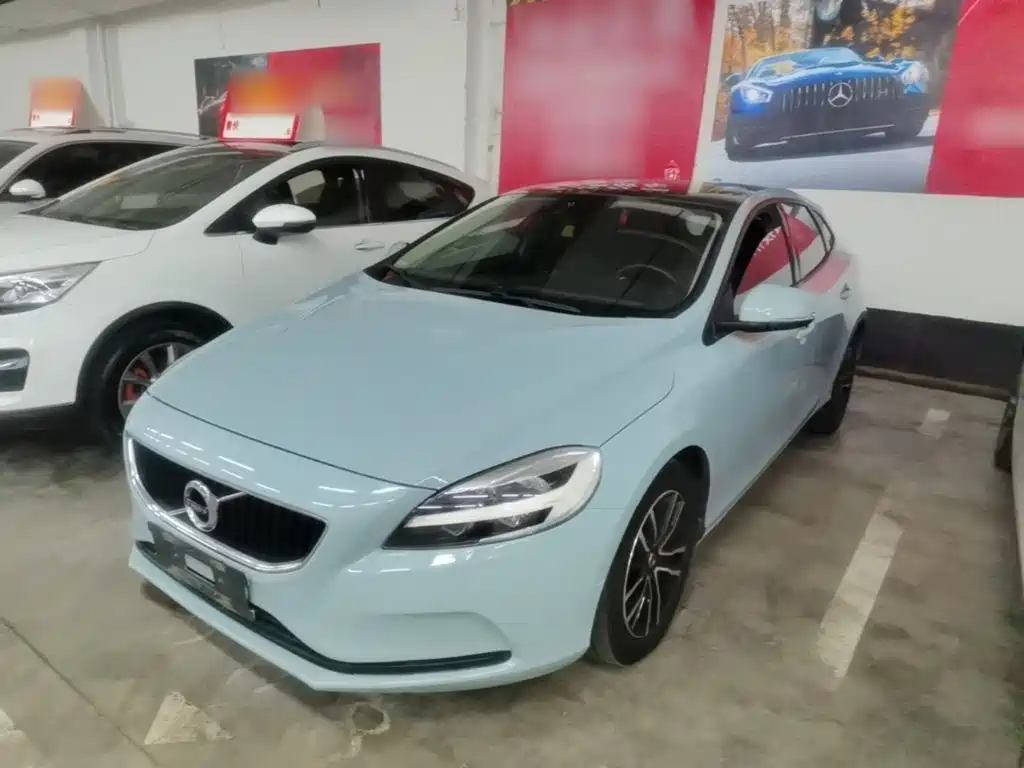 Фото 2 - Volvo V40