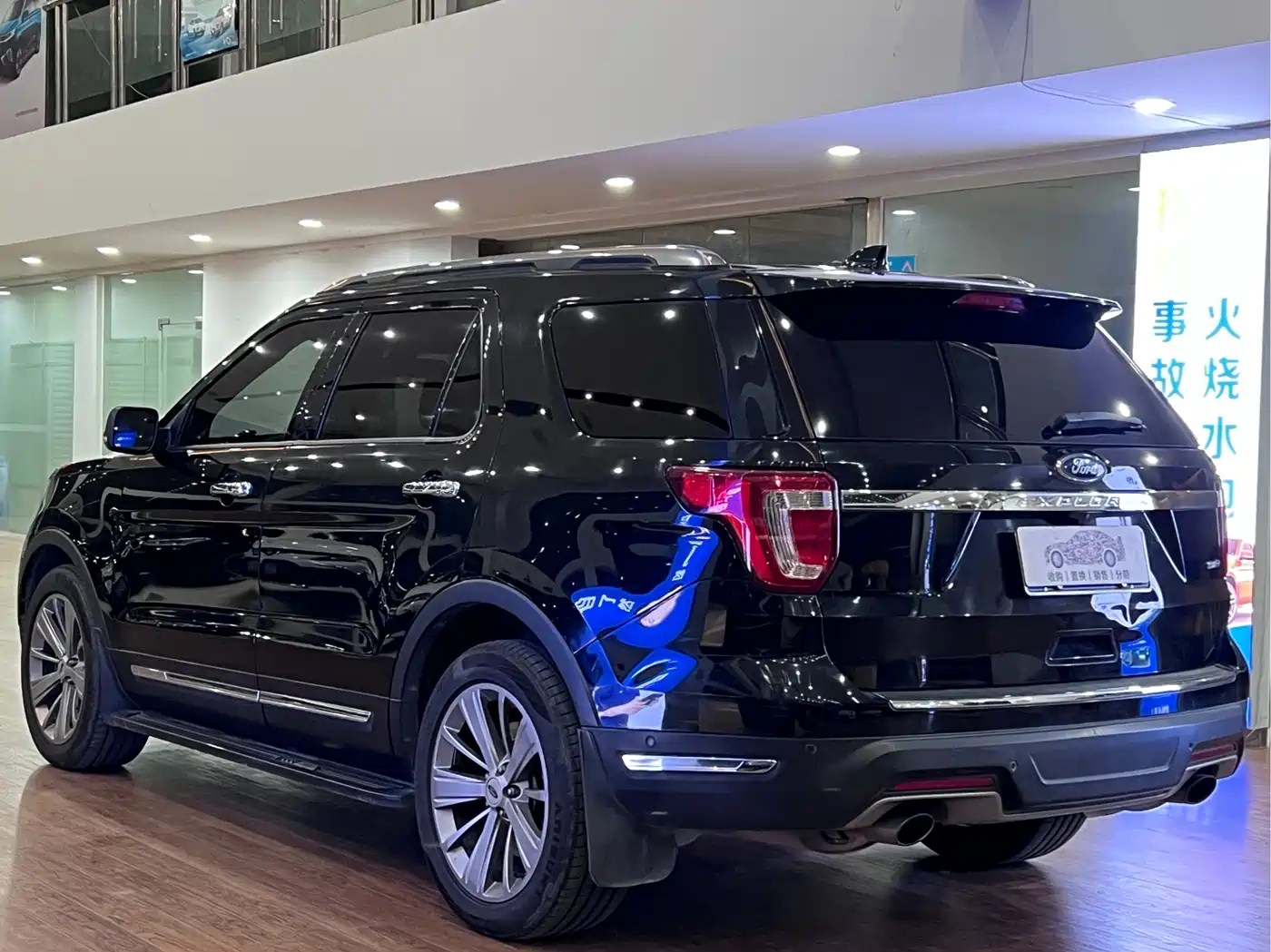 Ford Explorer (Import) 2018 2.3T Elite Edition фото 10