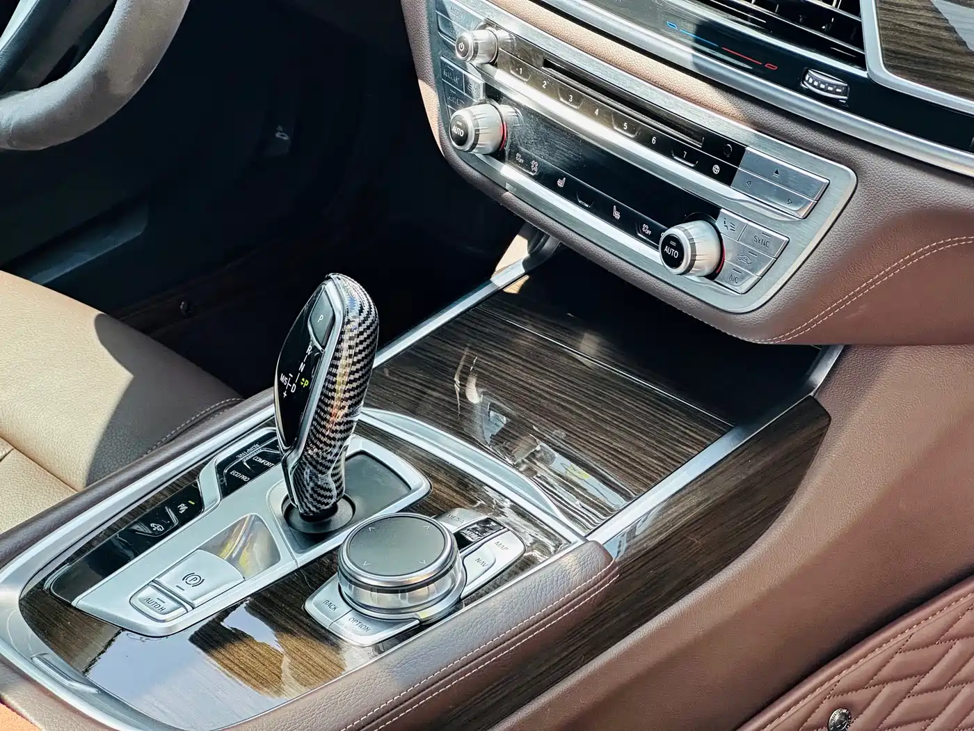 BMW 7 Series 2016 730Li Leading фото 14