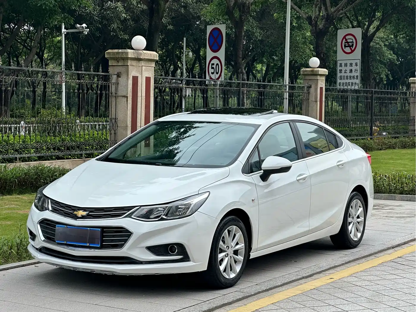 Chevrolet Cruze 2018 2018 320 Automatic Pioneer Sunroof Edition