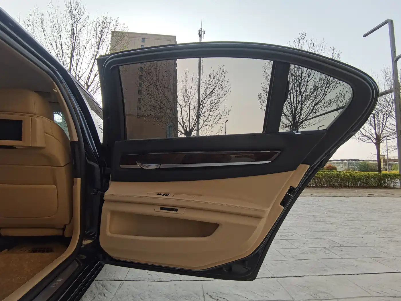 BMW 7 Series 2009 730Li Luxury фото 24