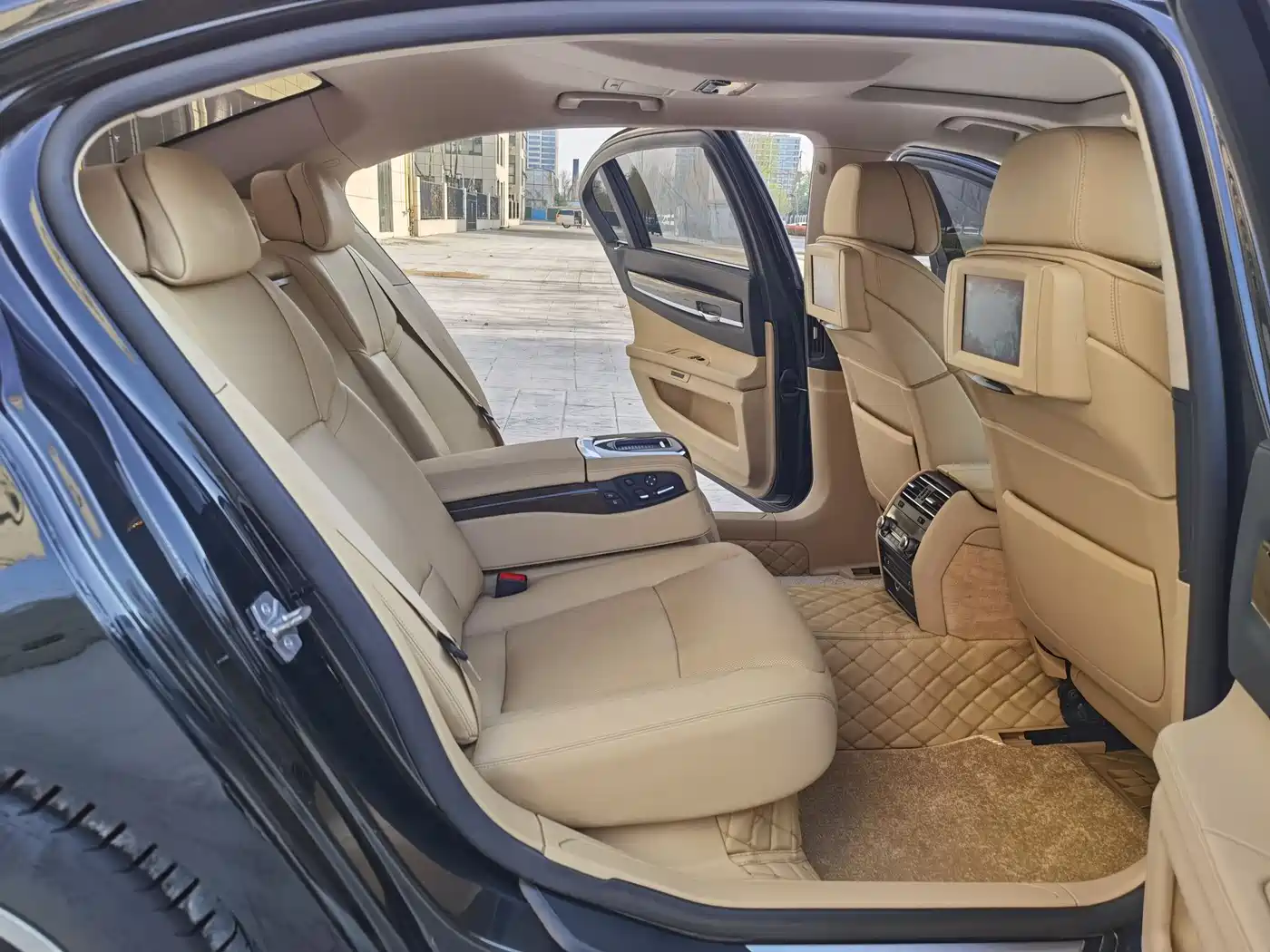 BMW 7 Series 2009 730Li Luxury фото 14