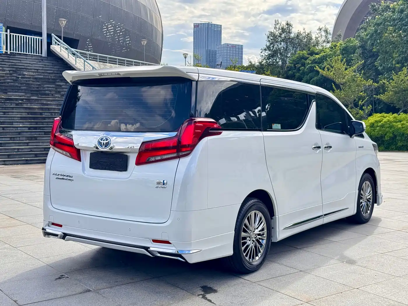 Toyota Alphard 2021 Hybrid 2.5L Premium фото 6