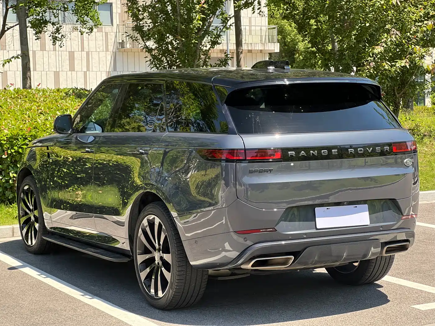 Land Rover Range Rover Sport 2023 400PS Launch Edition фото 4