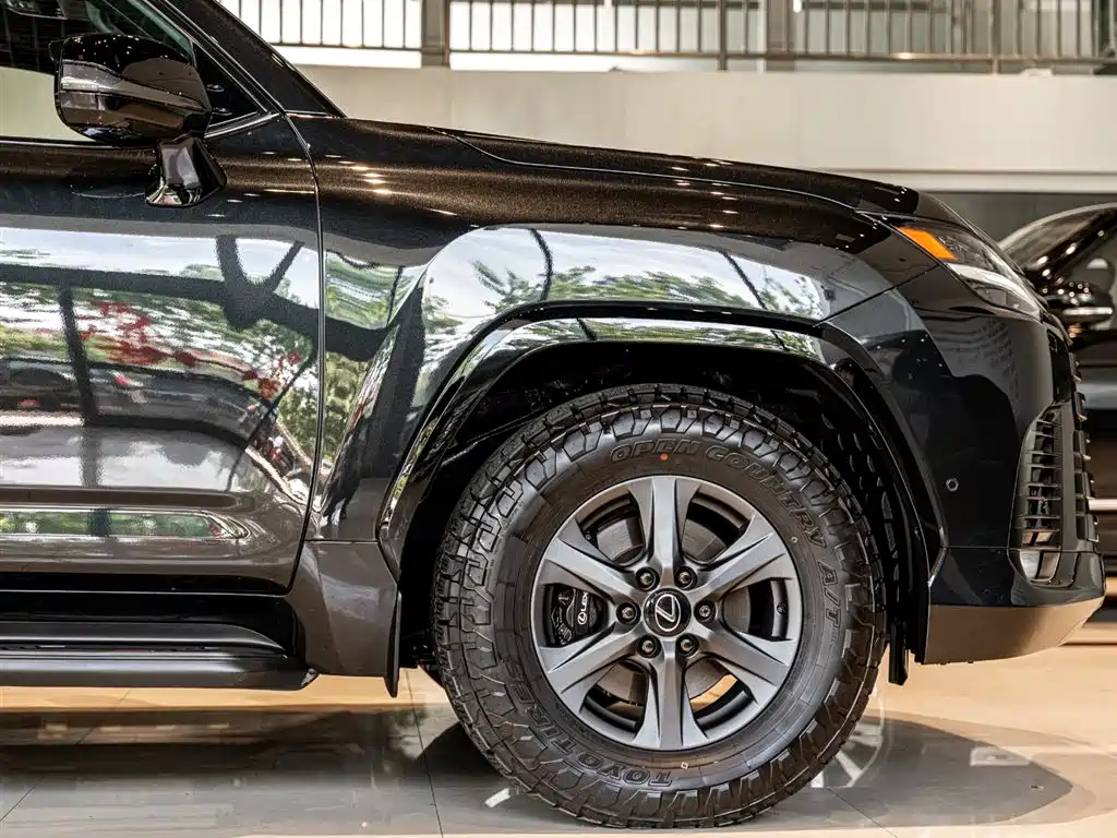 Lexus LX 2025 700h OVERTRAIL Frontier Edition фото 5