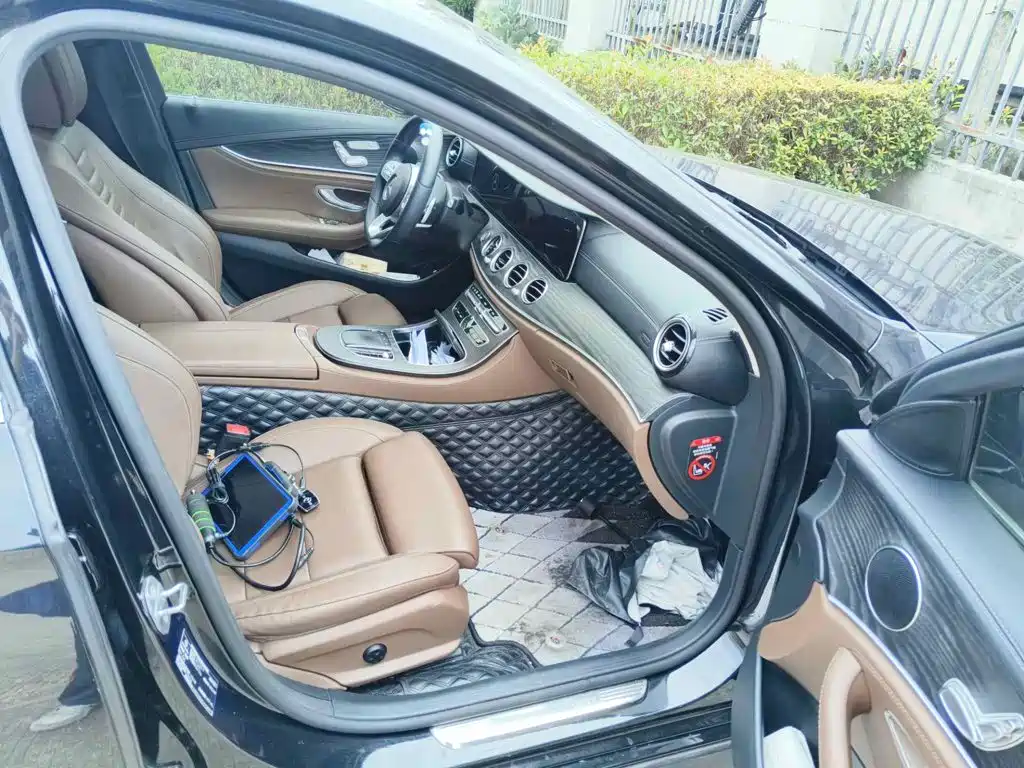 Mercedes-Benz E-Class, миниатюра 10
