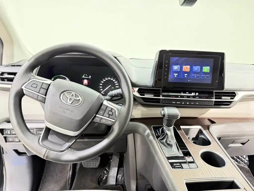 Фото 18 - Toyota Granvia