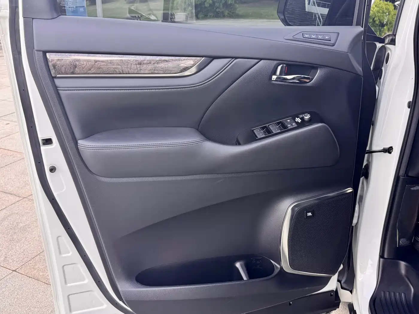 Toyota Alphard 2021 Hybrid 2.5L Premium фото 15
