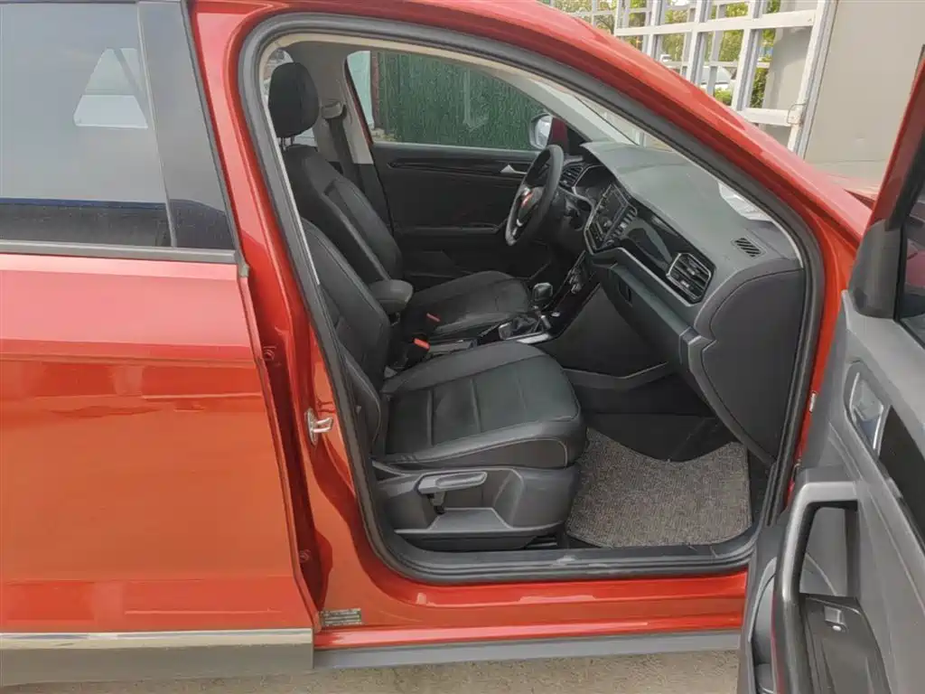 Volkswagen T-ROC 2018 280TSI DSG 2WD Comfort (China V) фото 25