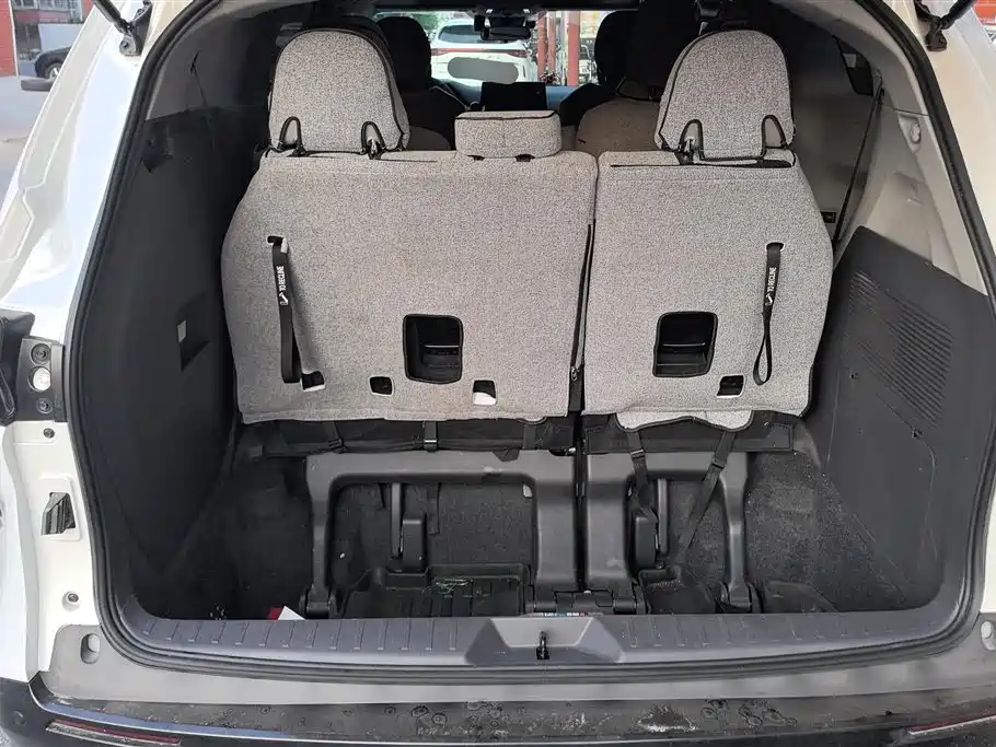 Toyota Sienna 2024 2.5L Hybrid Comfort Edition фото 4