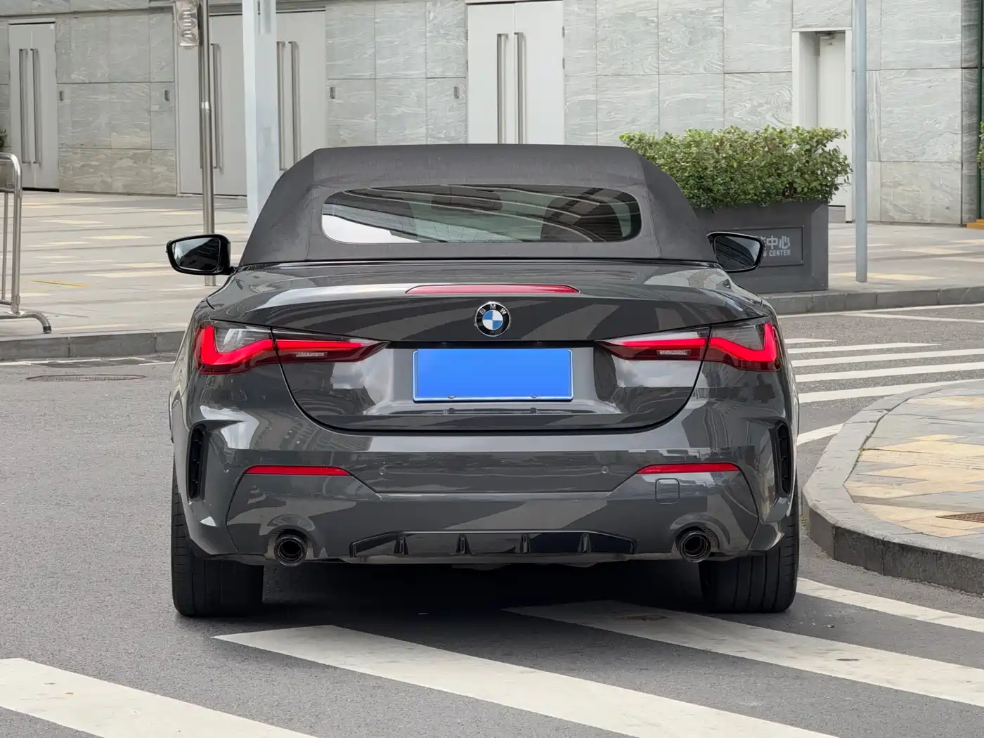 BMW 4 Series 2022 425i Convertible M Sport Shadow Night Package фото 6