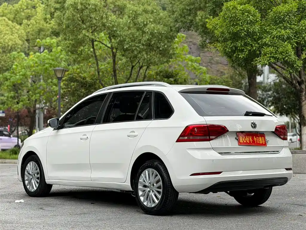 Volkswagen Santana 2017 Gran Santana 1.6L Auto Luxury фото 4