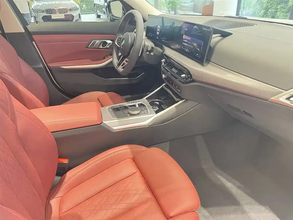 BMW 3 Series 2025 330Li M Sport Night Edition фото 9